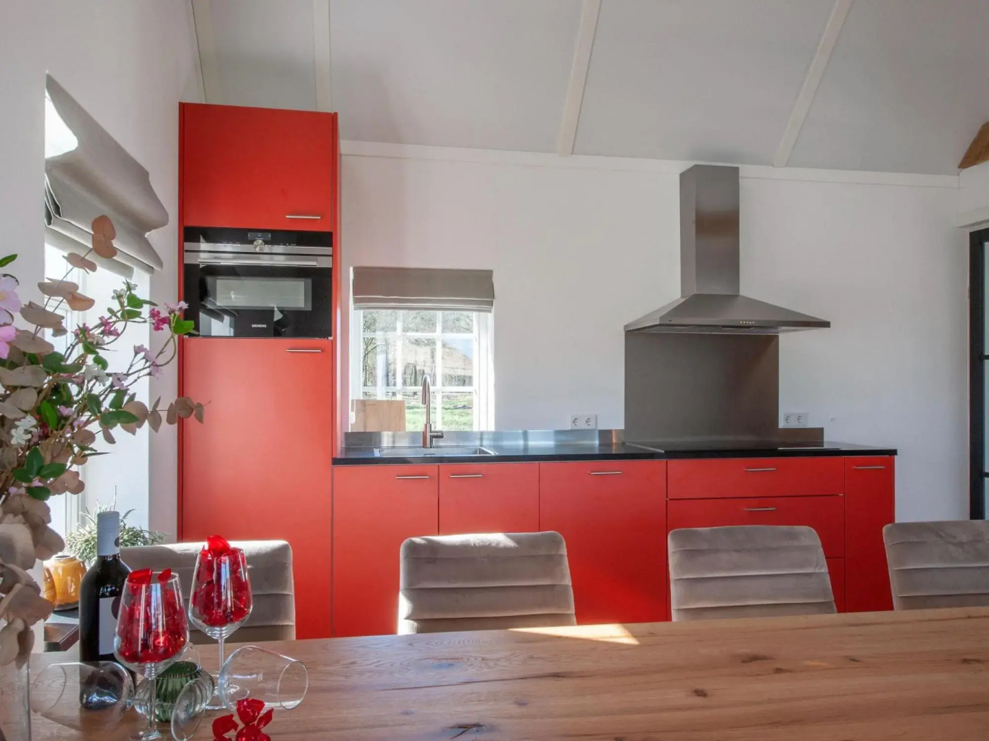 Thatched villa with two bathrooms, on a holiday park surrounded by nature