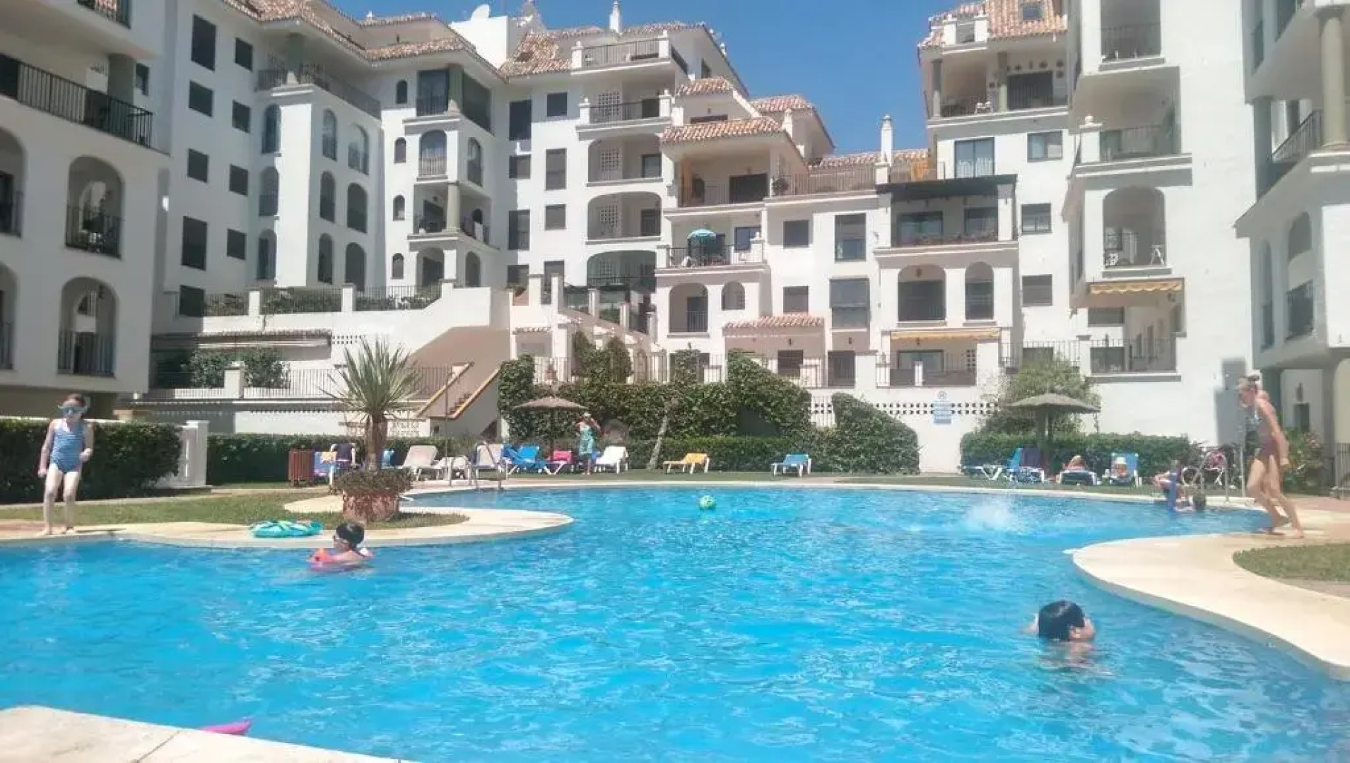 Marina De La Duquesa Apartment