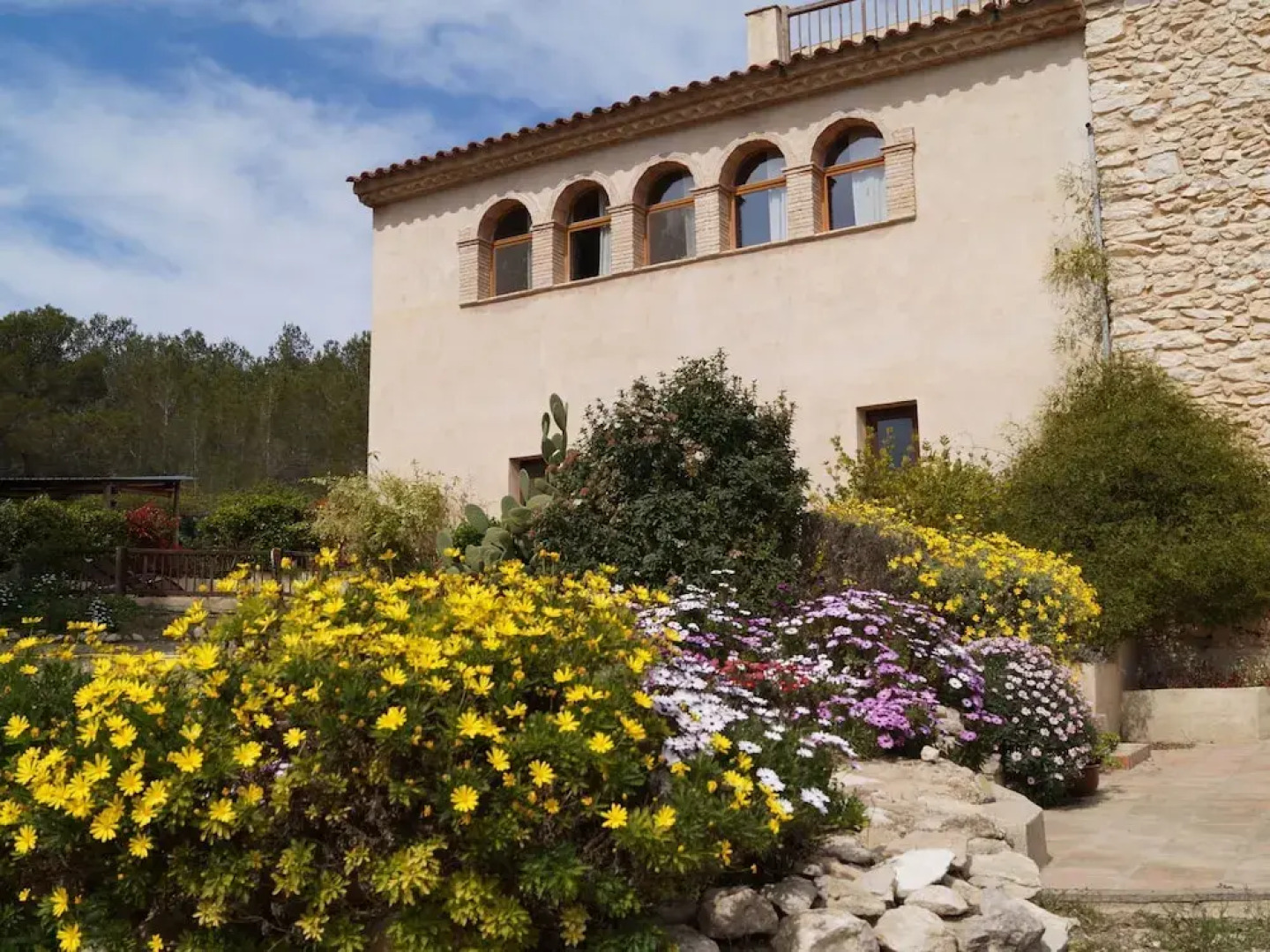 Comfortable Cottage in Renau Costa Dorada With Roofed Patio