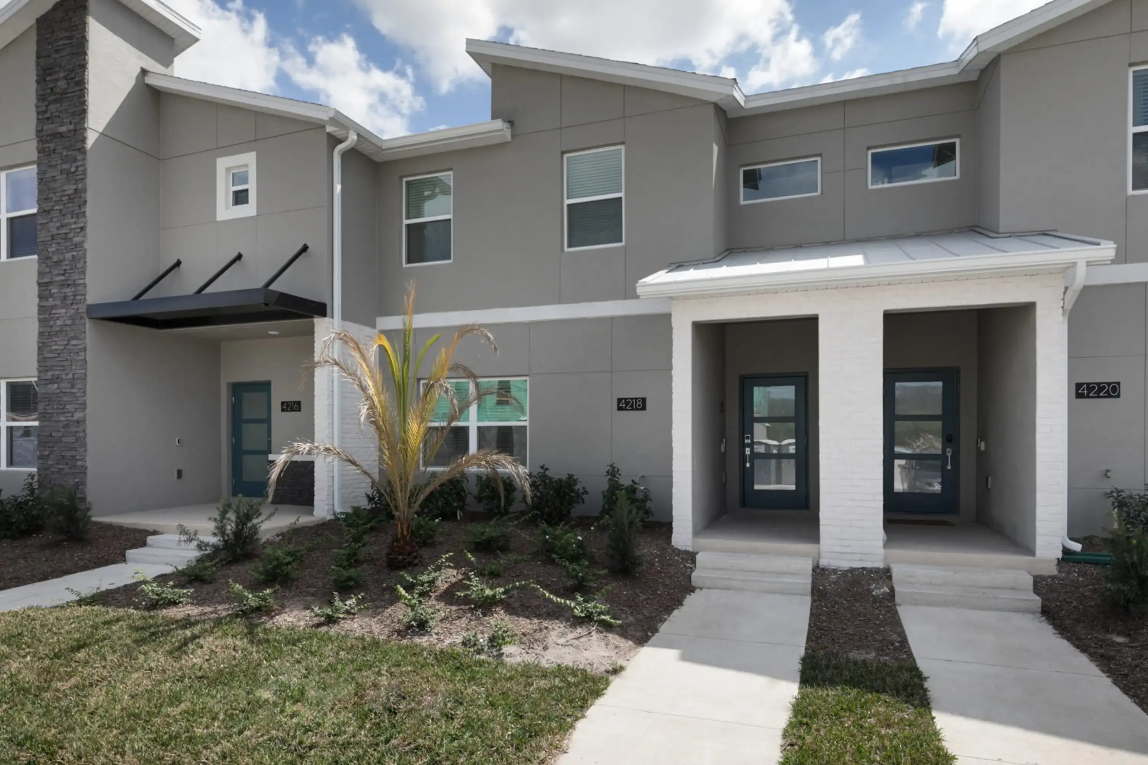 Chic townhouse with private pool near Disney