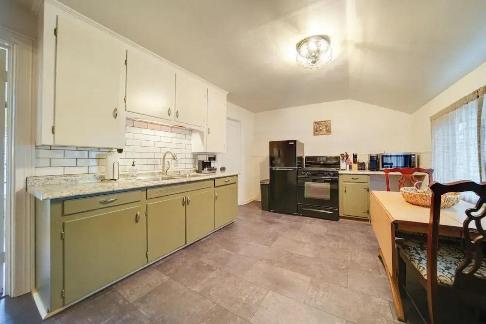 Central Meadville Apartment - Walk to Downtown!