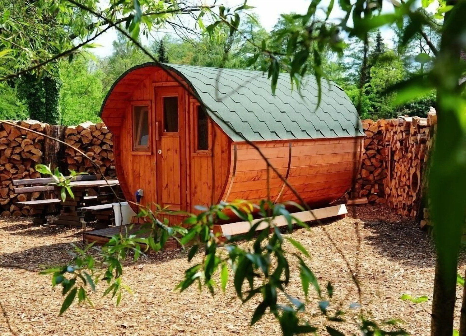 Mini Hotel Übernachten Im Gurkenfass