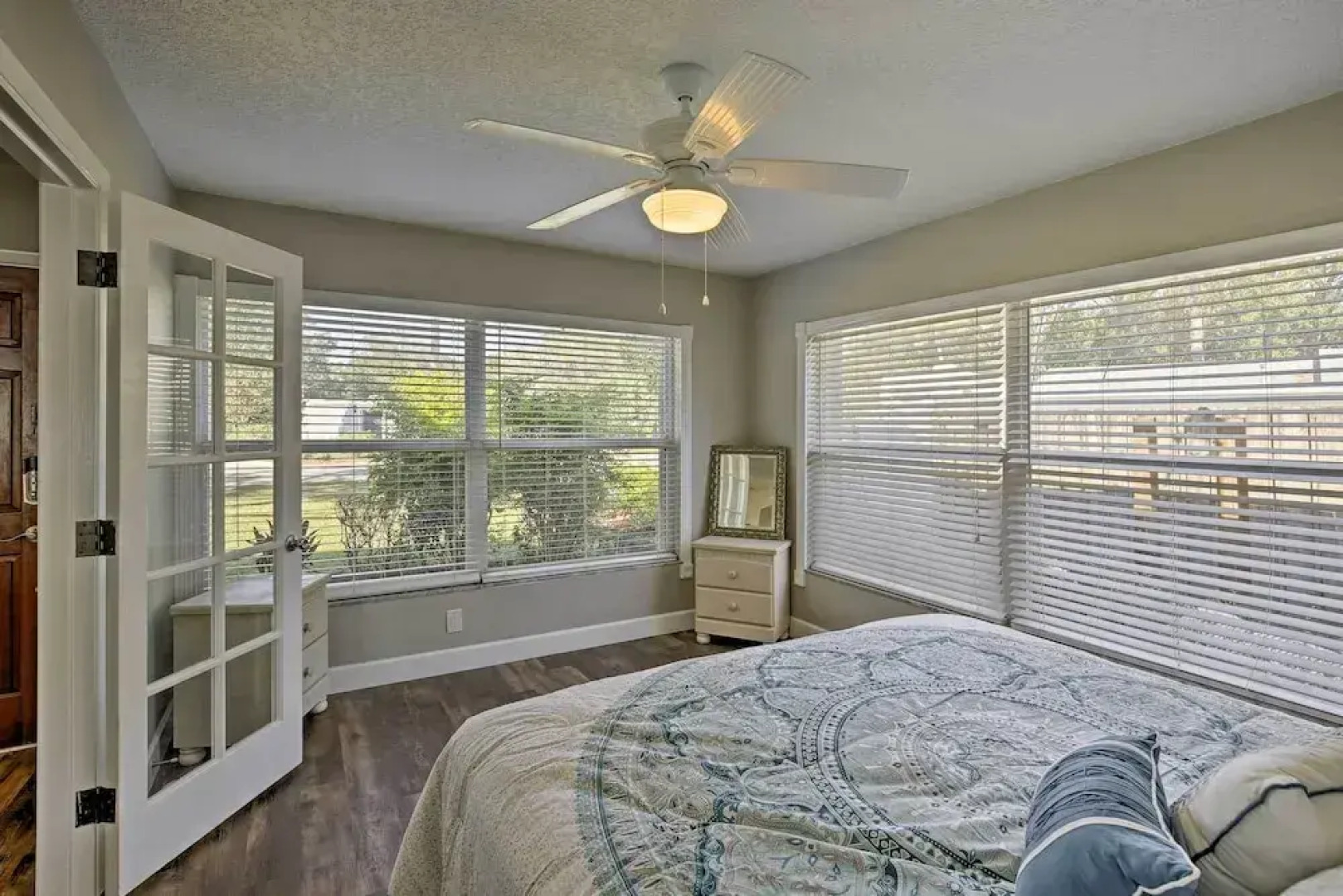 Dock & Beautiful Views! Spacious Bellows Lake Gem