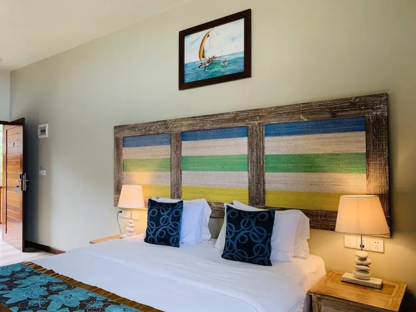 Thaproban Pavilion Waves Unawatuna