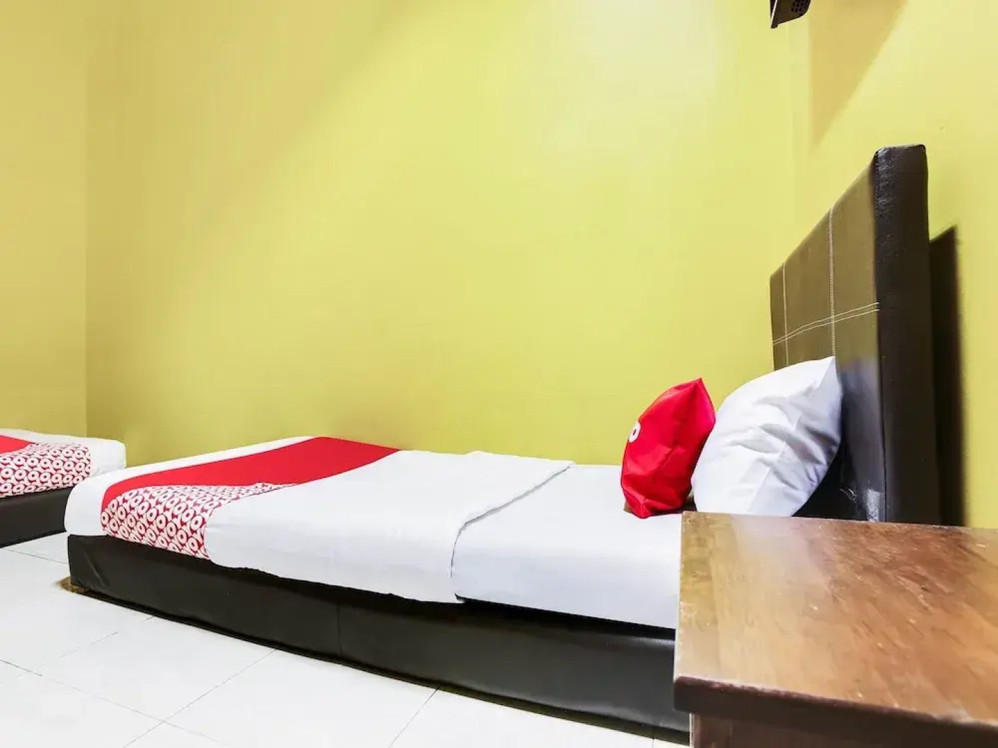 OYO 89406 Lucky Budget Hotel