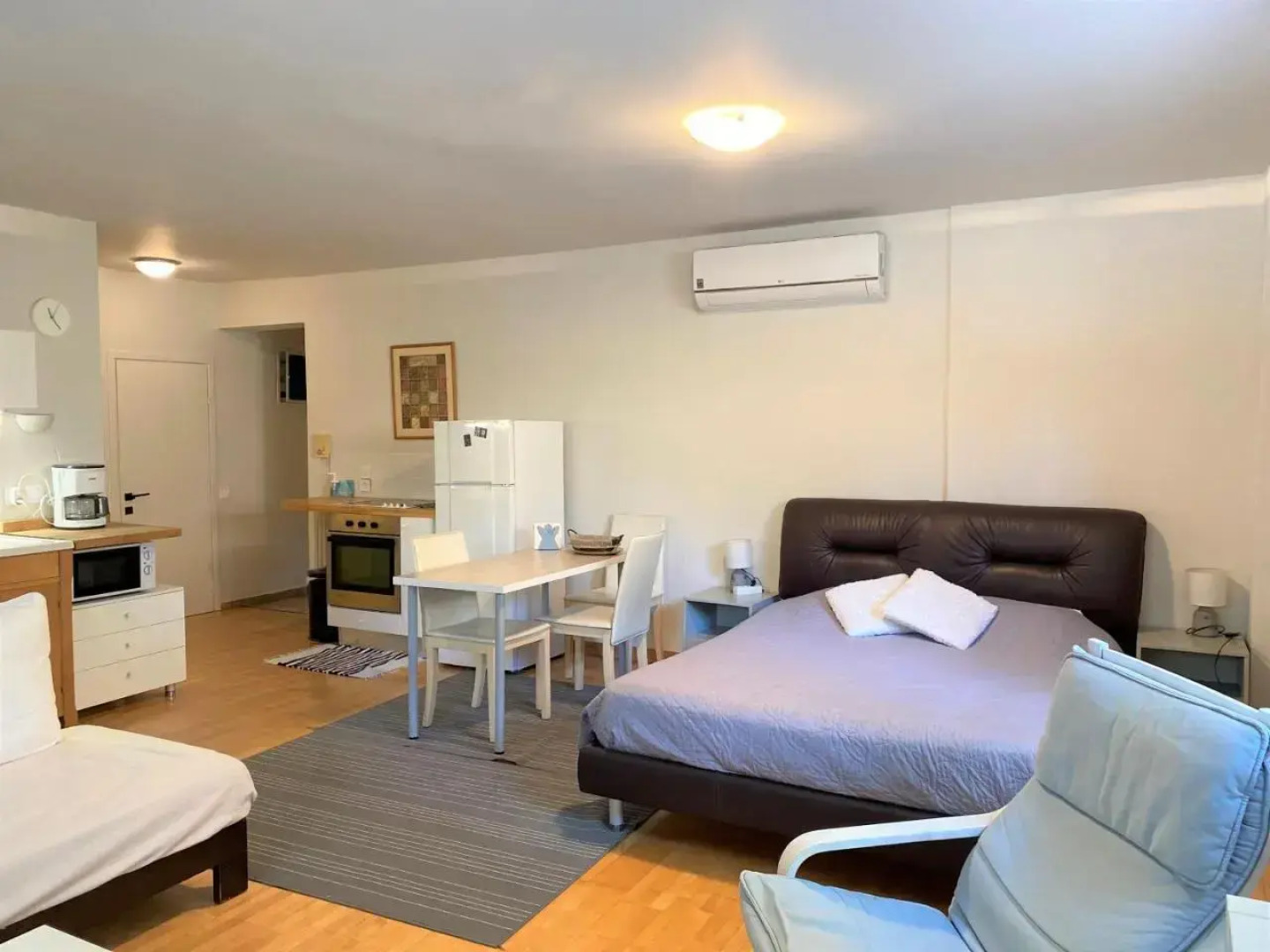 Bright, Cosy Studio close to Glyfada Beach & Center