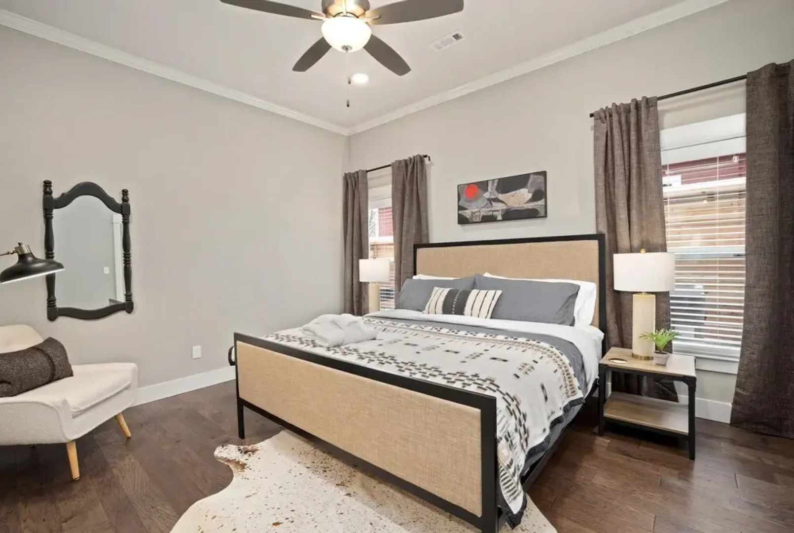 Big Blue on Main-hot Tub-less Than 1 Mi to Square