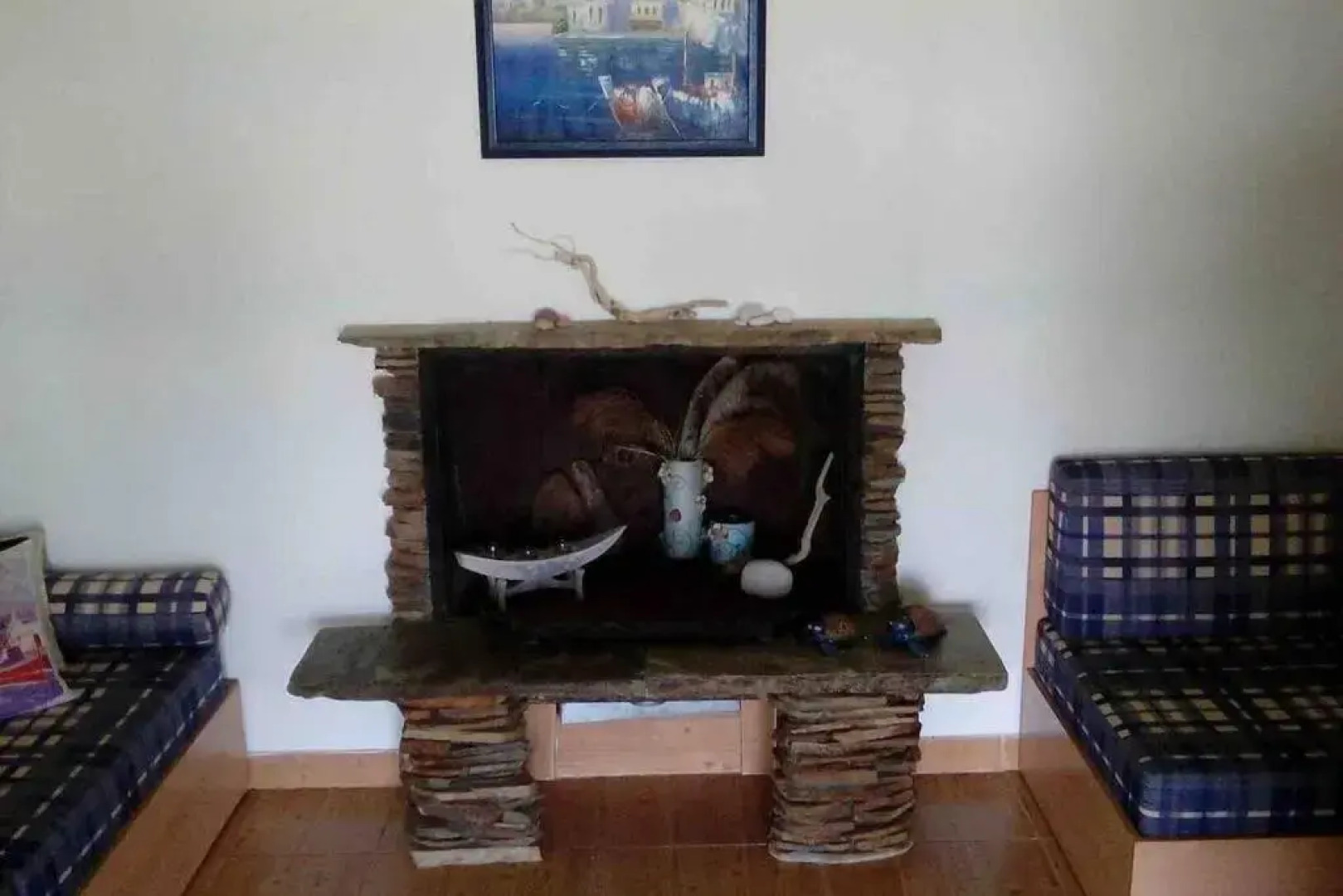 Wooden beach house / Nea Roda, Halkidiki