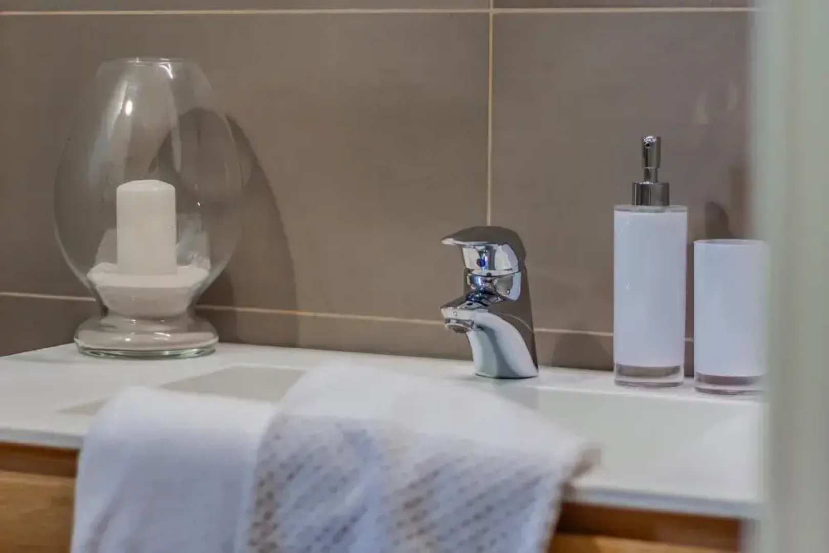 Easy Welcome Aglaia Luxury Lake View Apartment