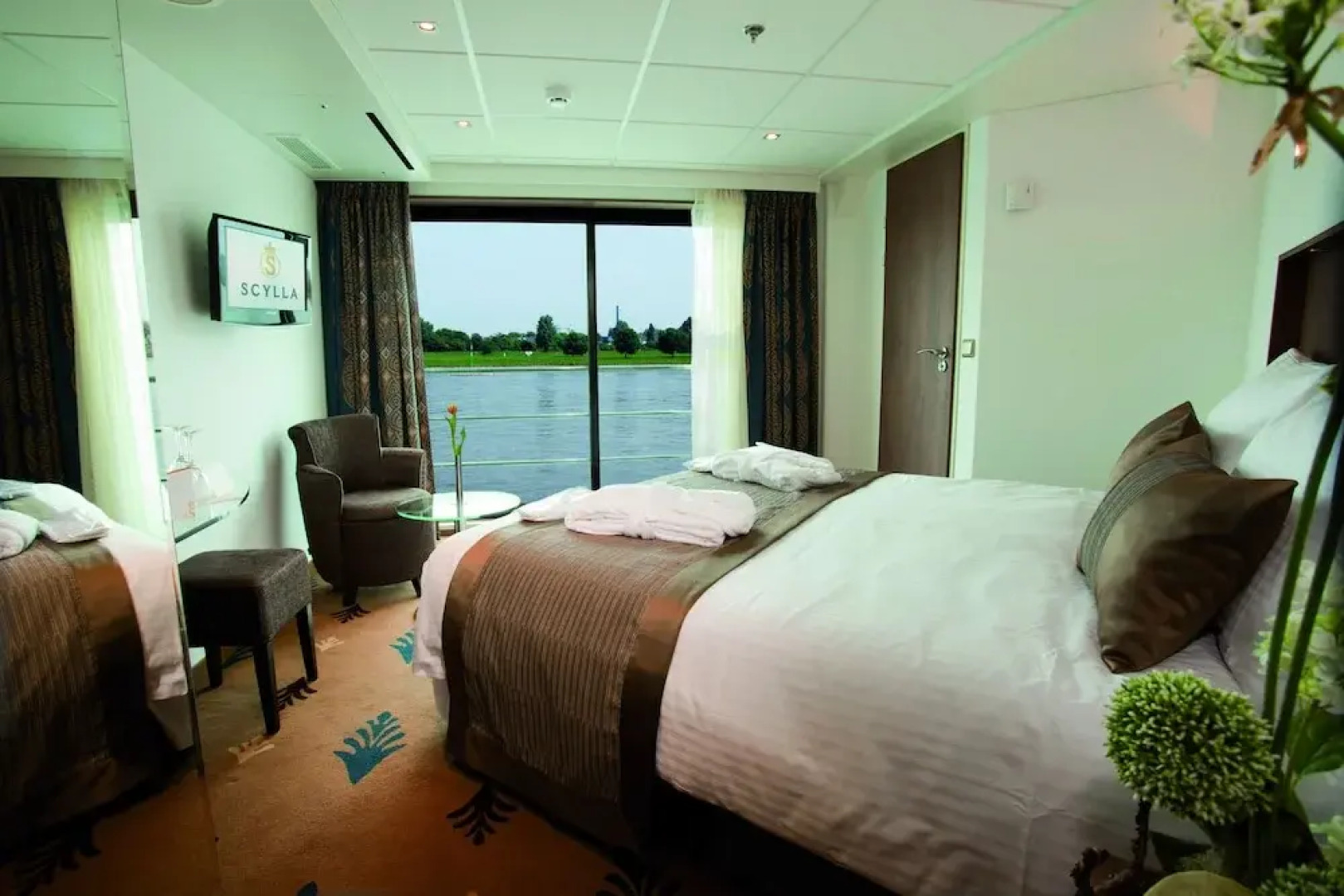 Crossgates Hotelship 3 Star - Osthafen - Frankfurt