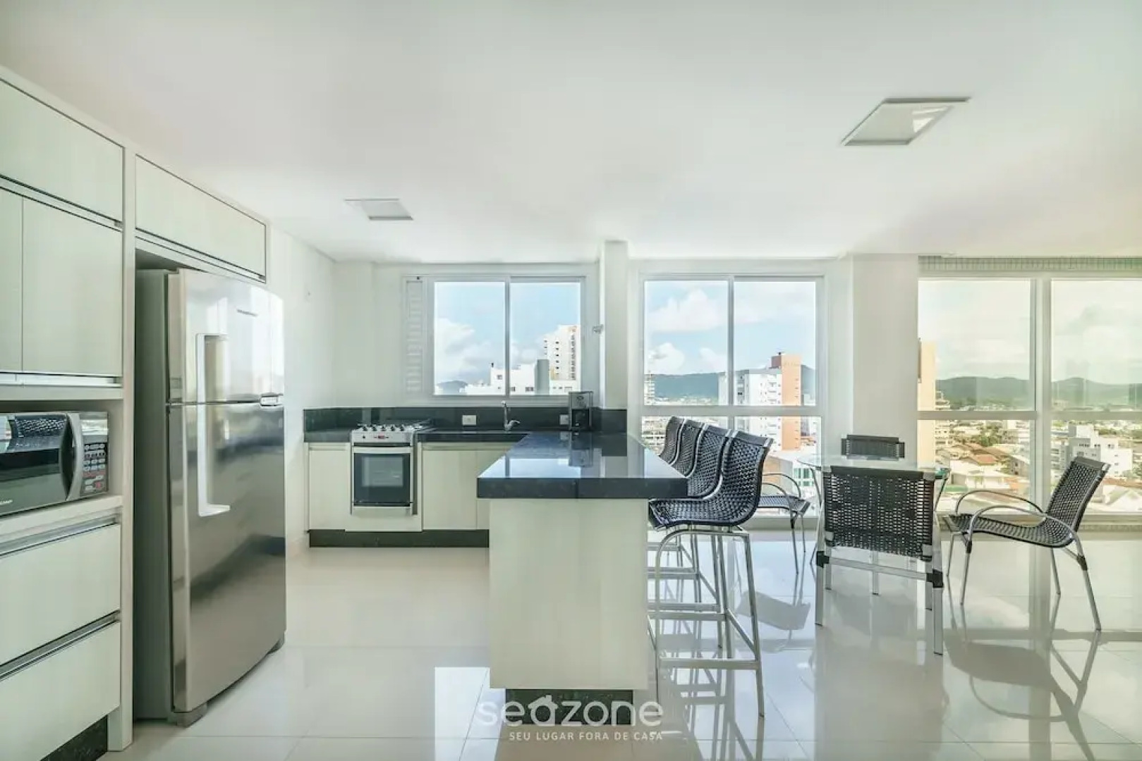 Seaview Apt Condo w/ Pool & BBQ Vce1102