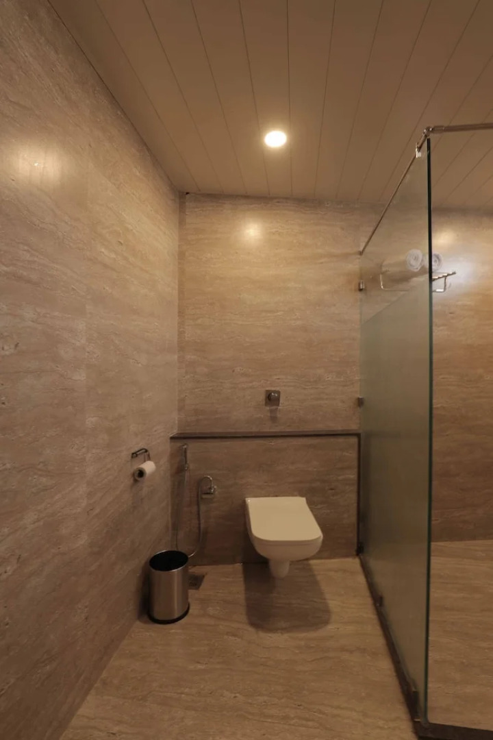 Pride Biznotel Gir Sasan