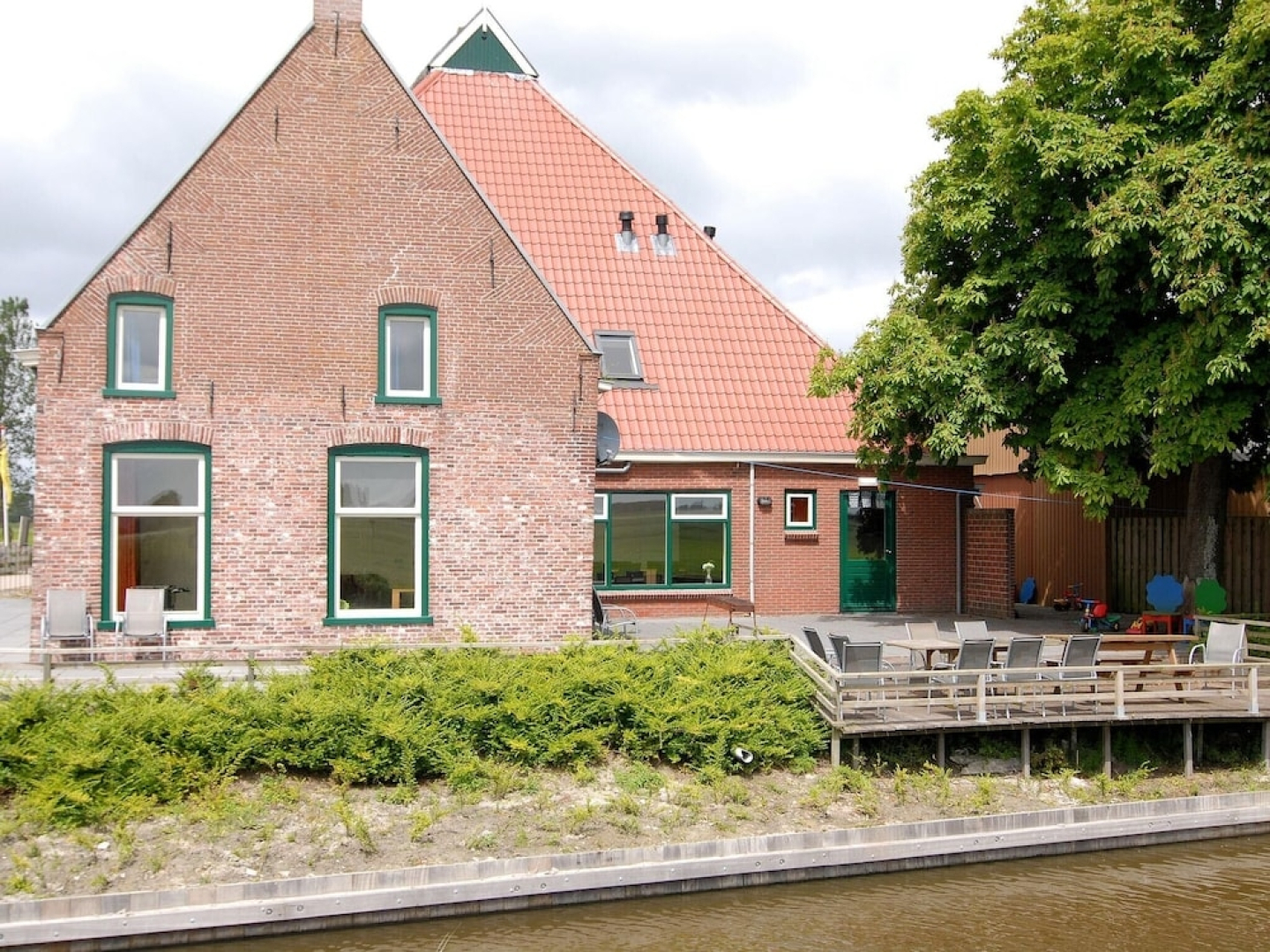 Lush Farmhouse in St. Annaparochie With Infrared Sauna