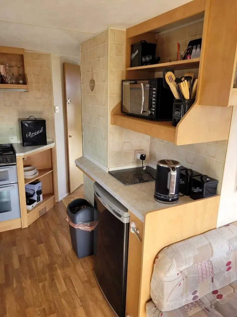 Caravan - Sleeps 4 - Parking - 10mins To Beach