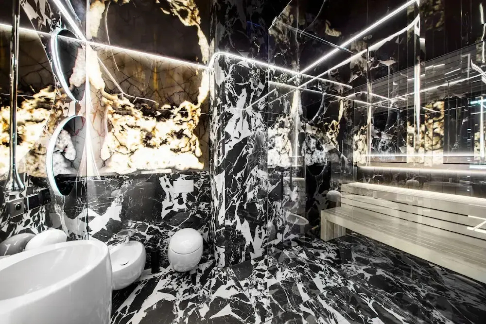 Apartments in Sky Tower with Bathtub near the window