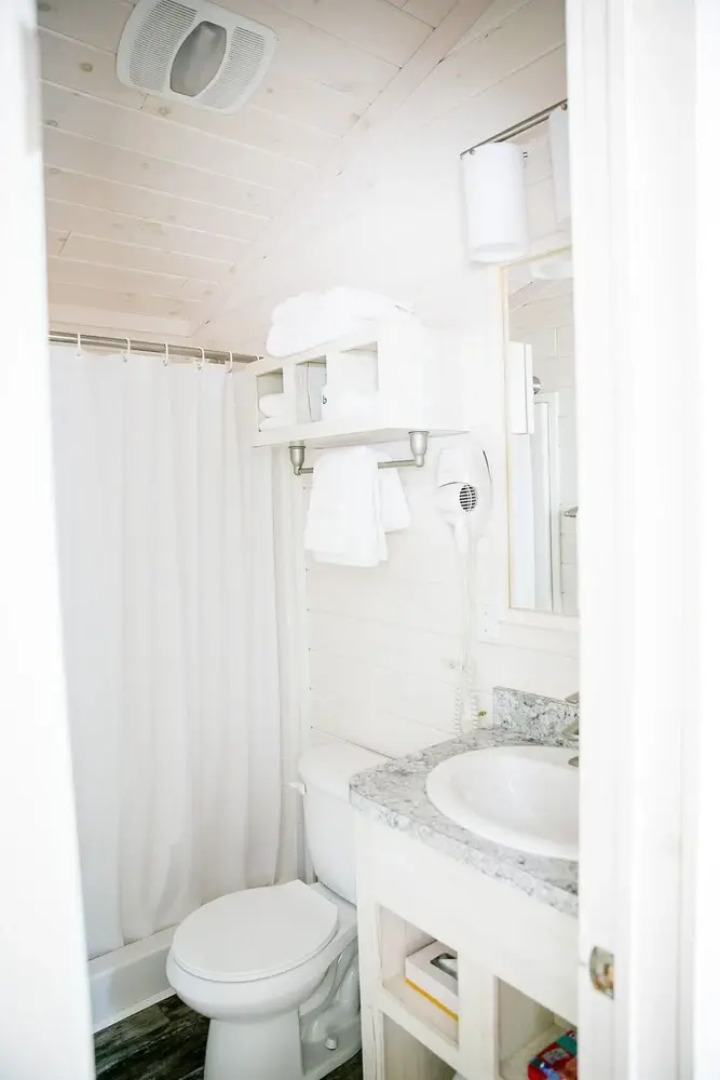 Lakefront Property Two Bedroom Cabin #33 at Long Cove Resort by Redawning