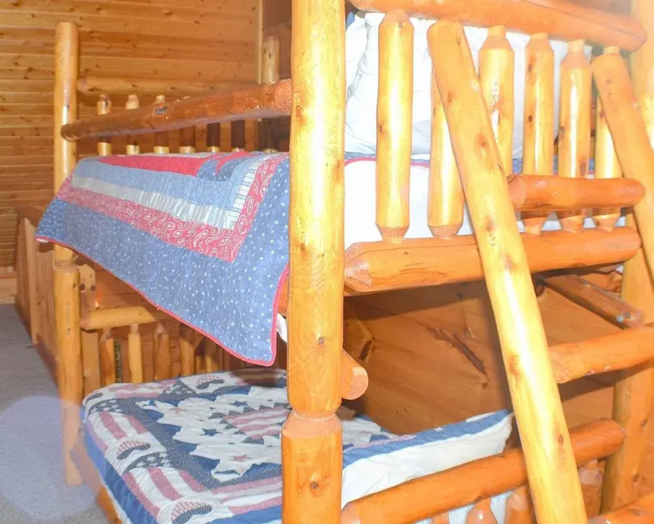 Autumn Mist - 3 Br cabin by RedAwning