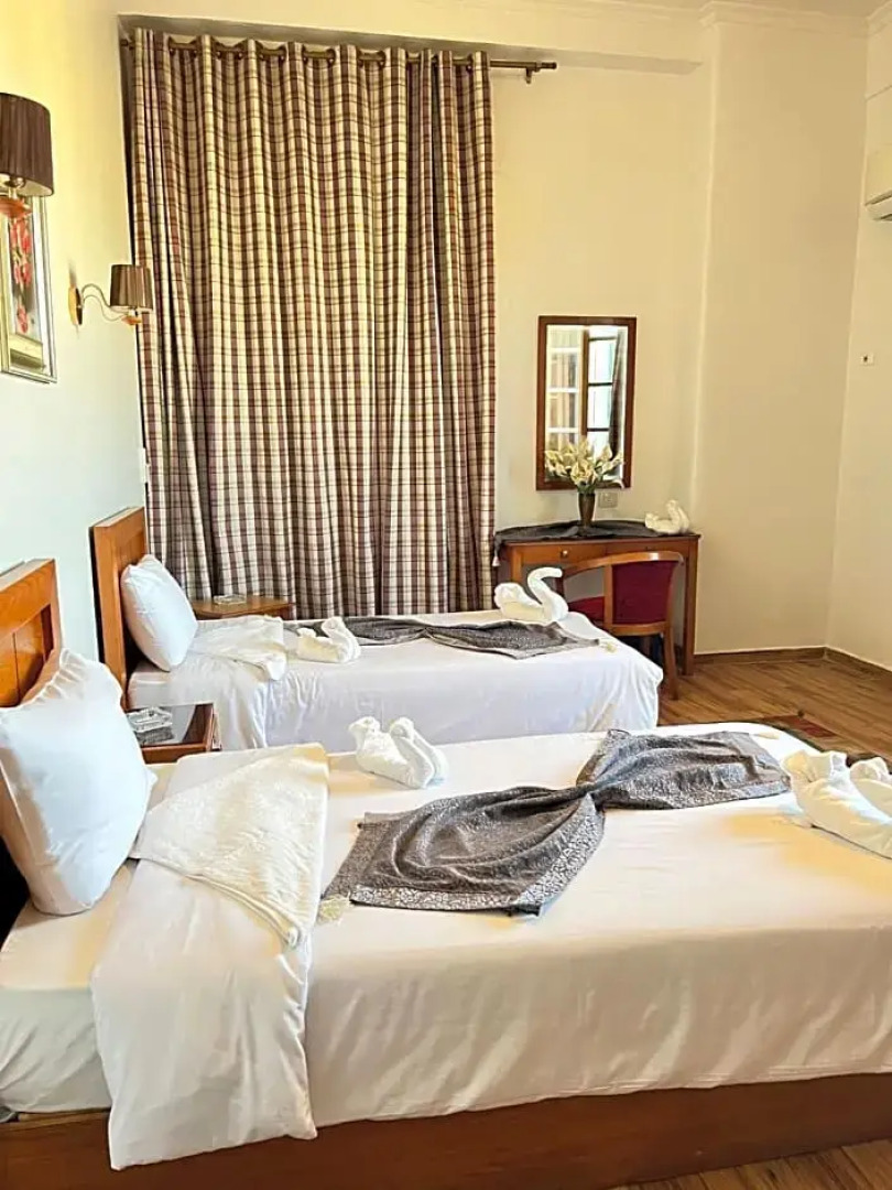 Hyde Park House Hotel