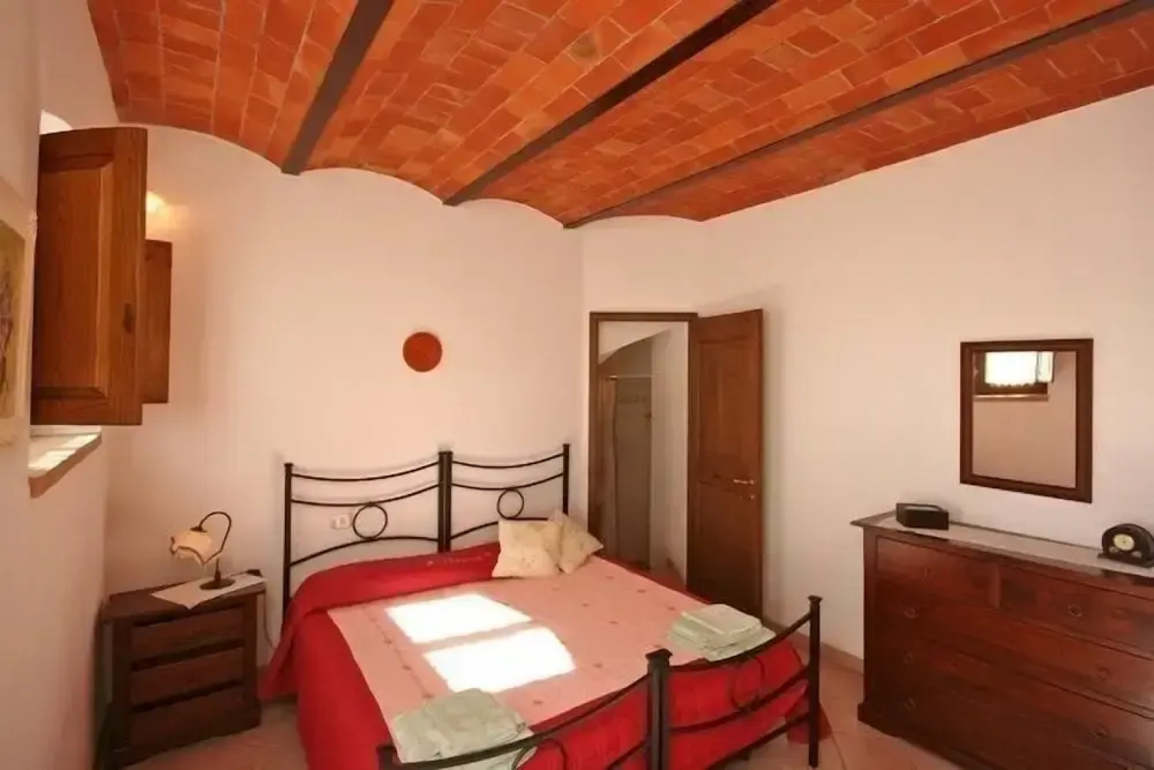 Spacious Farmhouse in Pienza with Swimming Pool