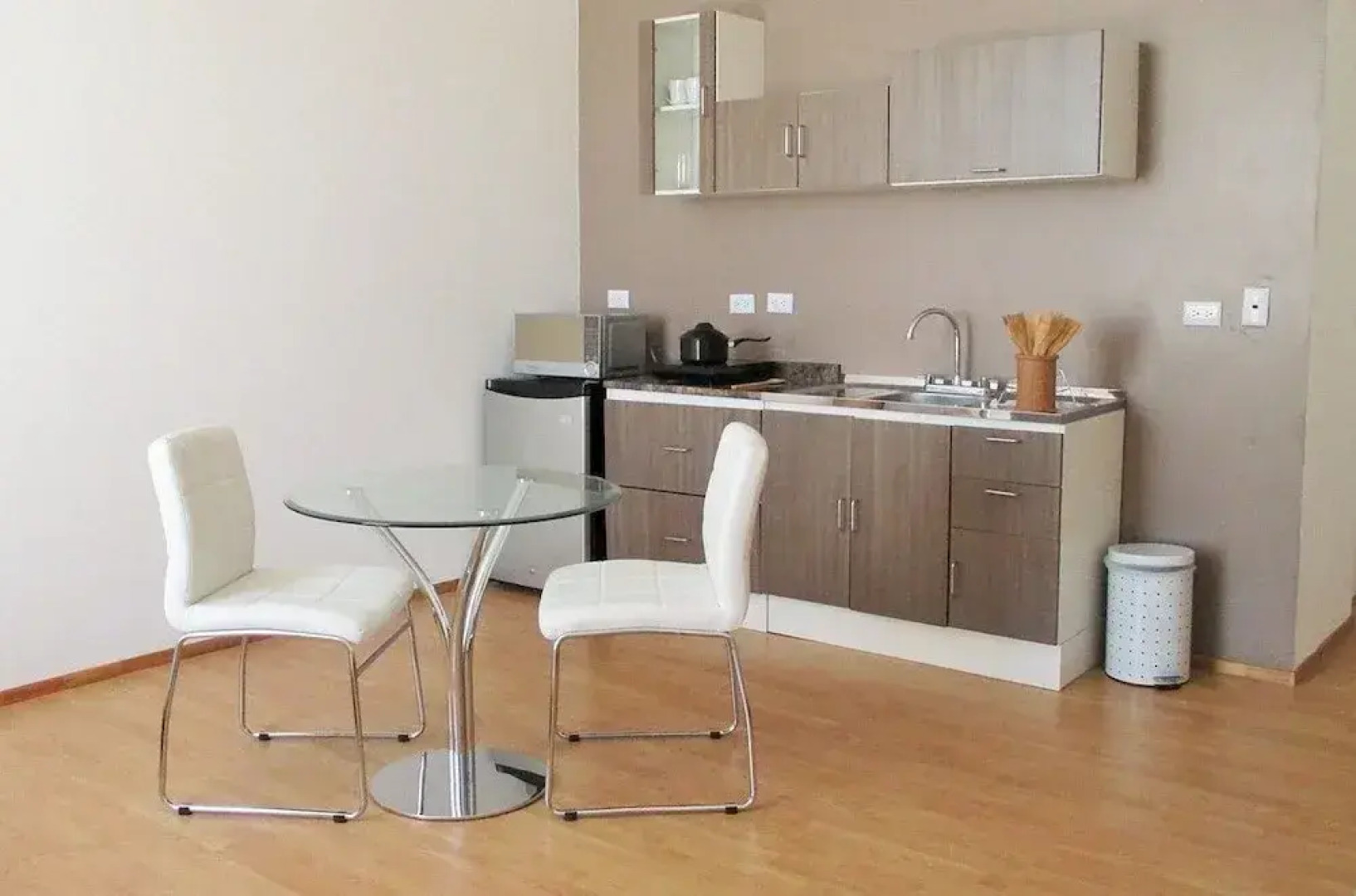 Cedar Cats Apartments