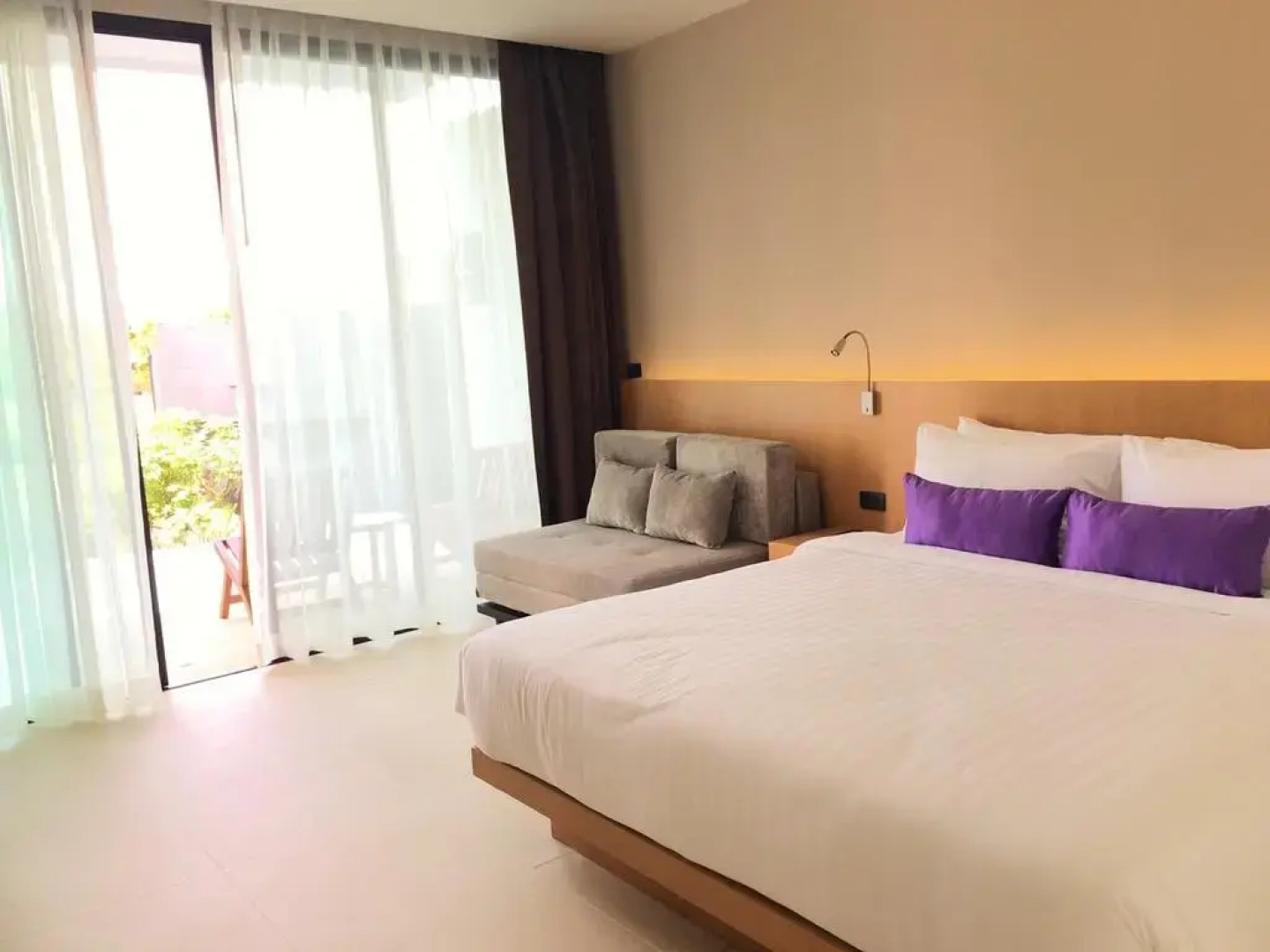 Отель The Lunar Patong