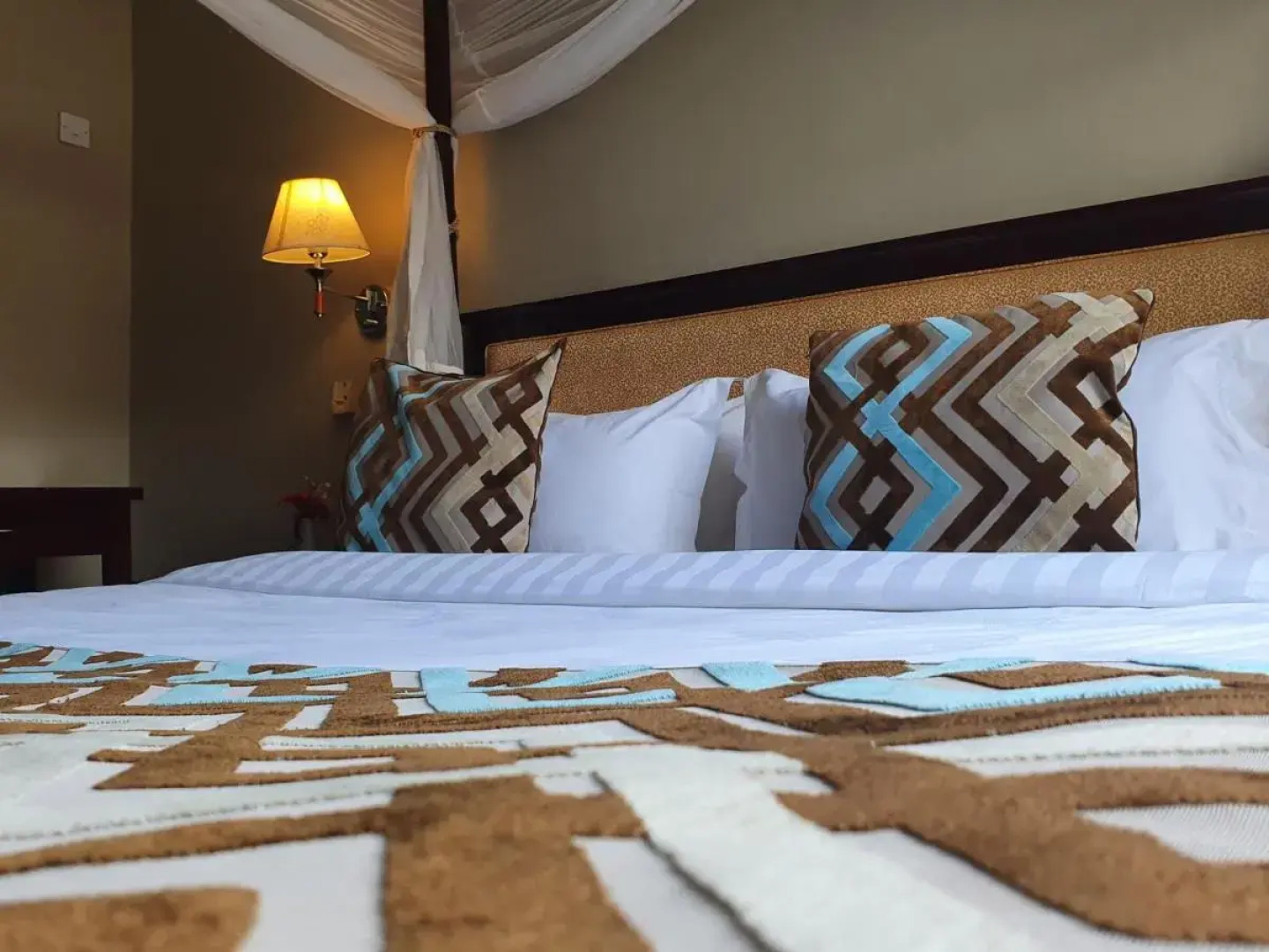 Serendib Suites & Conference Center