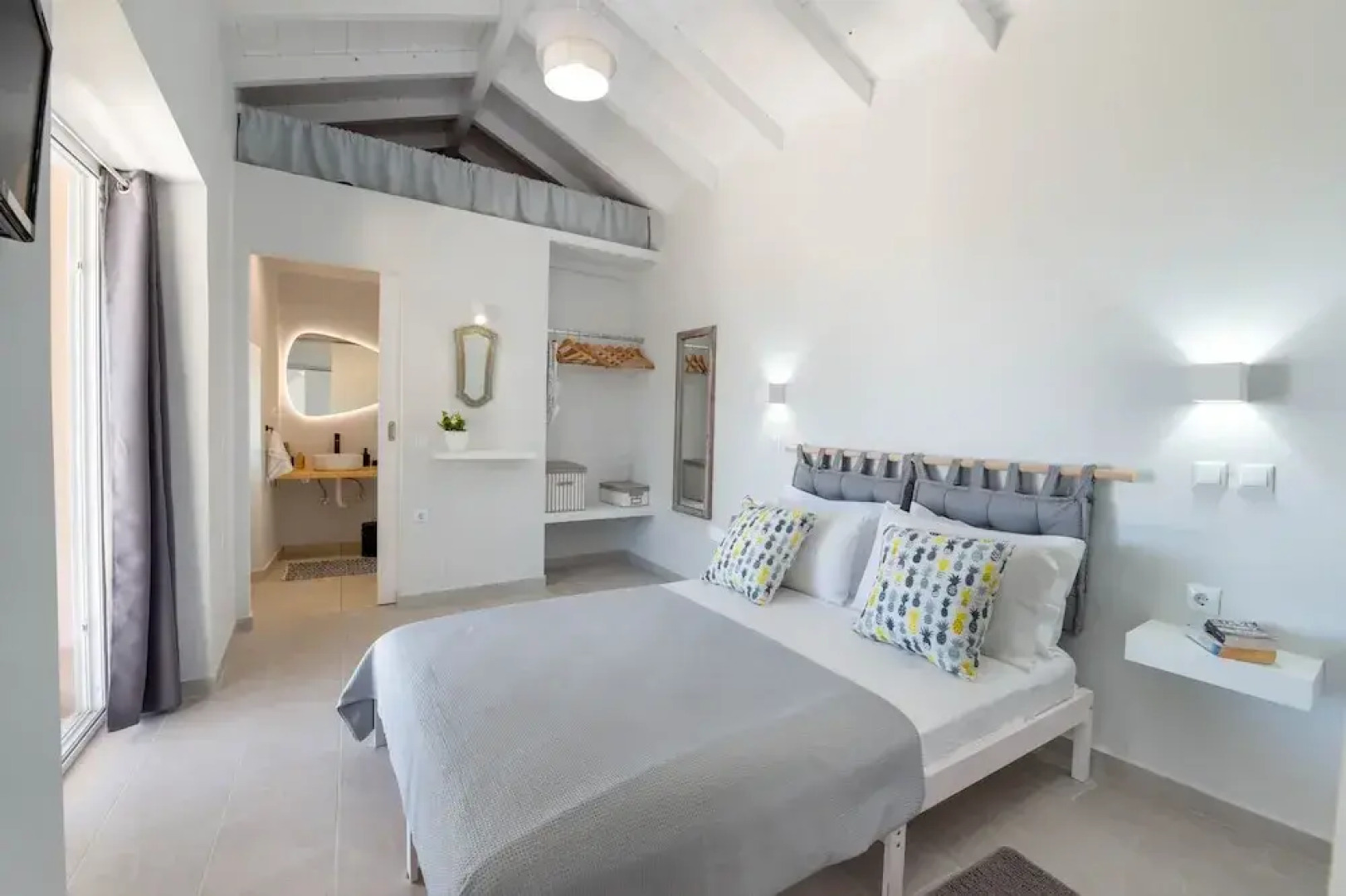 Paxos Couple House By Konnect