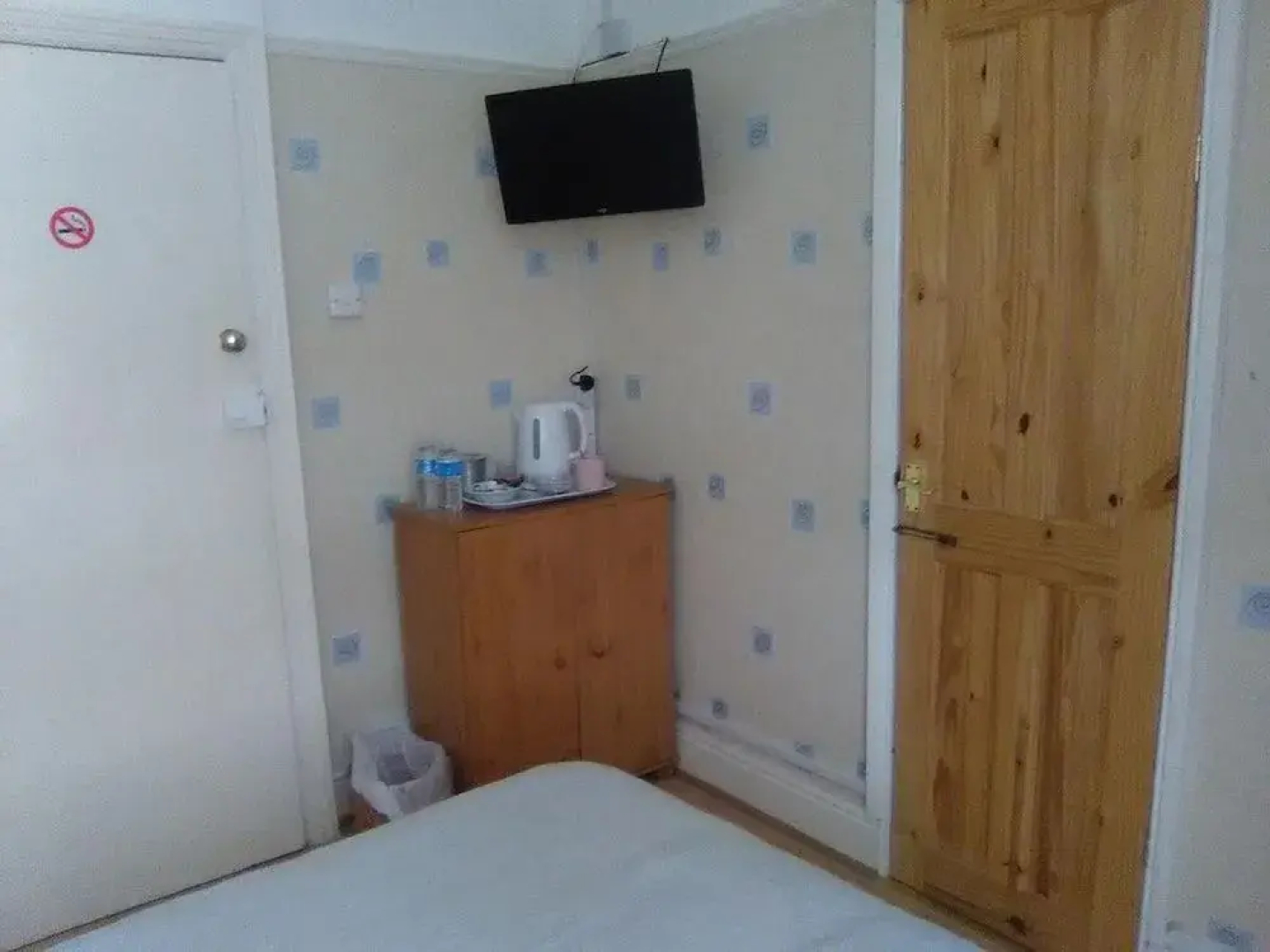 Anchor b & b