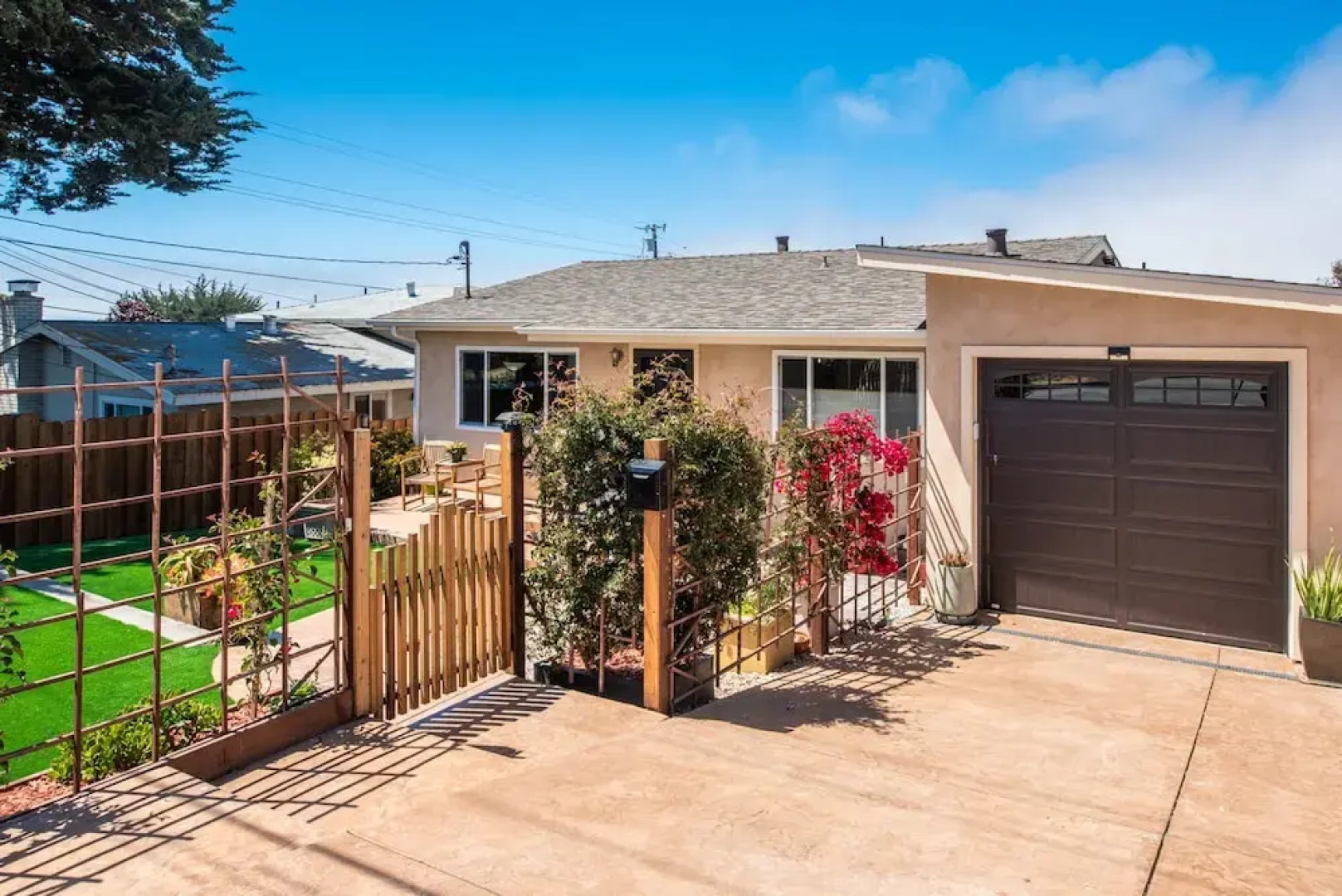 3733 Seaside Retreat