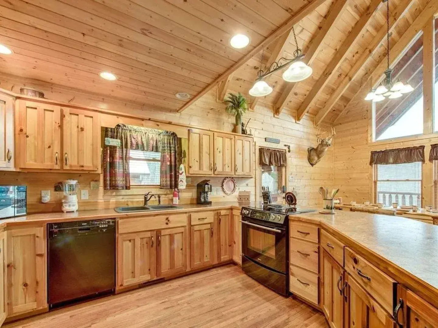 Majestic Sunset - 4 Br cabin by RedAwning