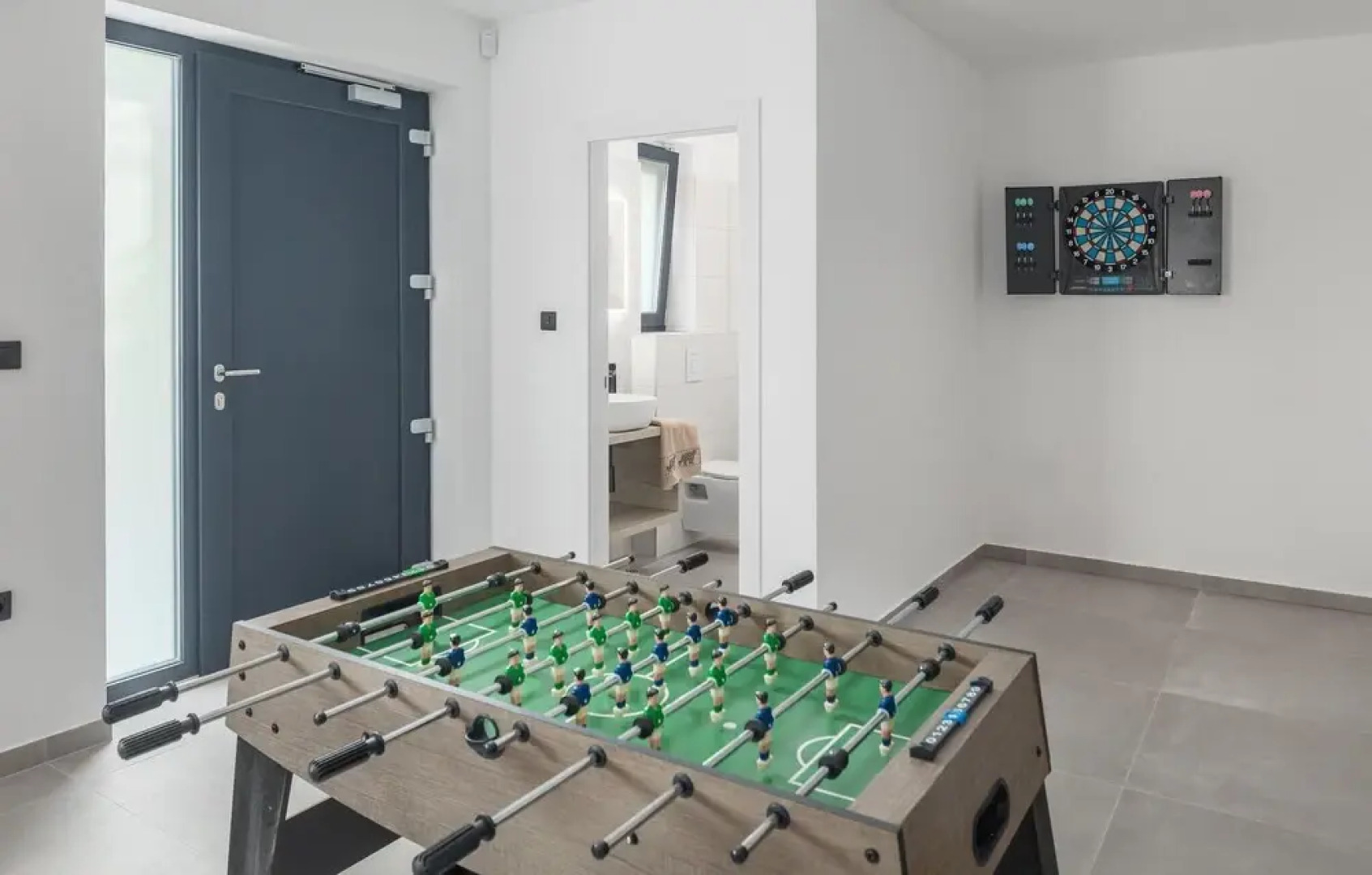 Beautiful Home in Rebici with Hot Tub, Sauna & 4 Bedrooms