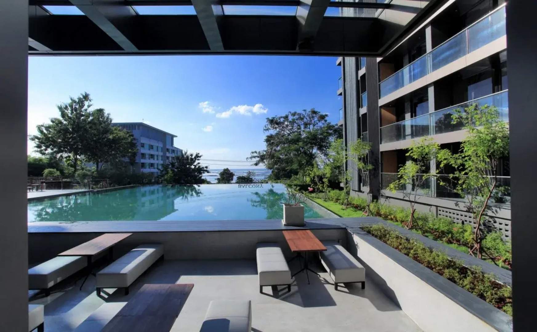 Balcony Seaside Sriracha Hotel & Serviced Apartments