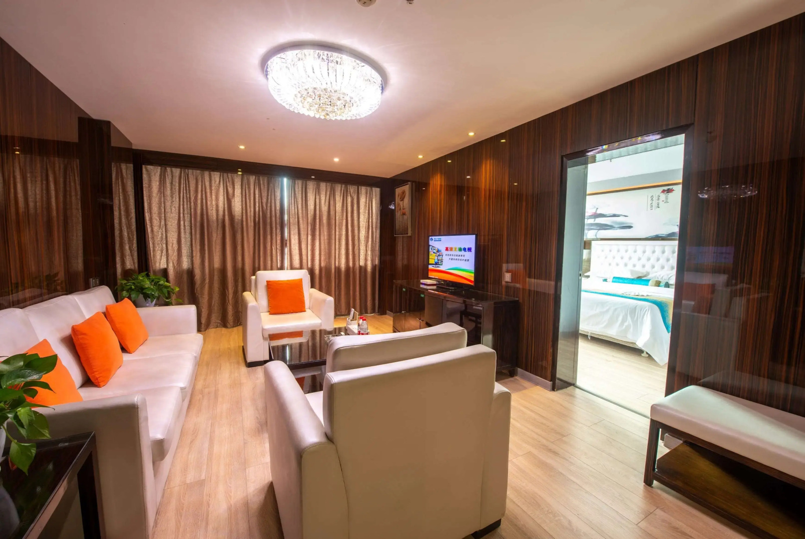 Ramada by Wyndham Encore Kaili West