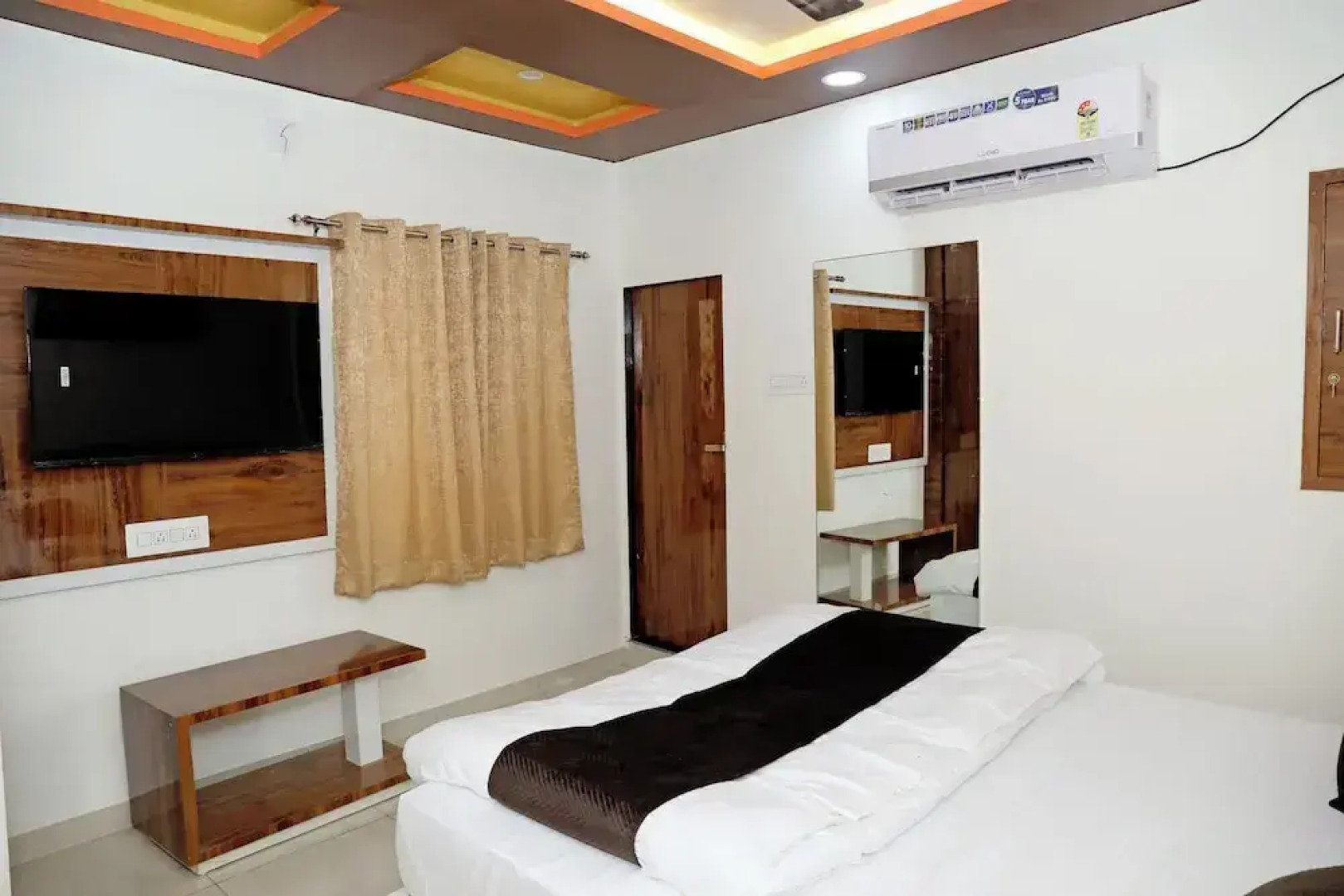 Radhe Krishna Hotel and Restaurant