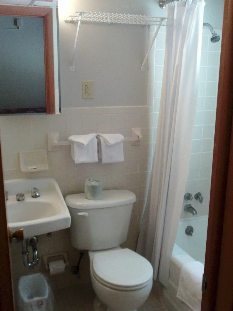 2nd Street Inn & Suites