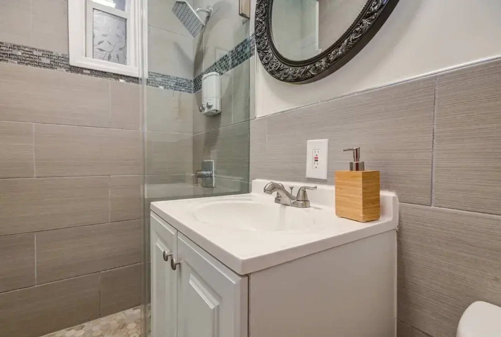 Huge 2 condos by JSQ Path 15 Mins to NYC