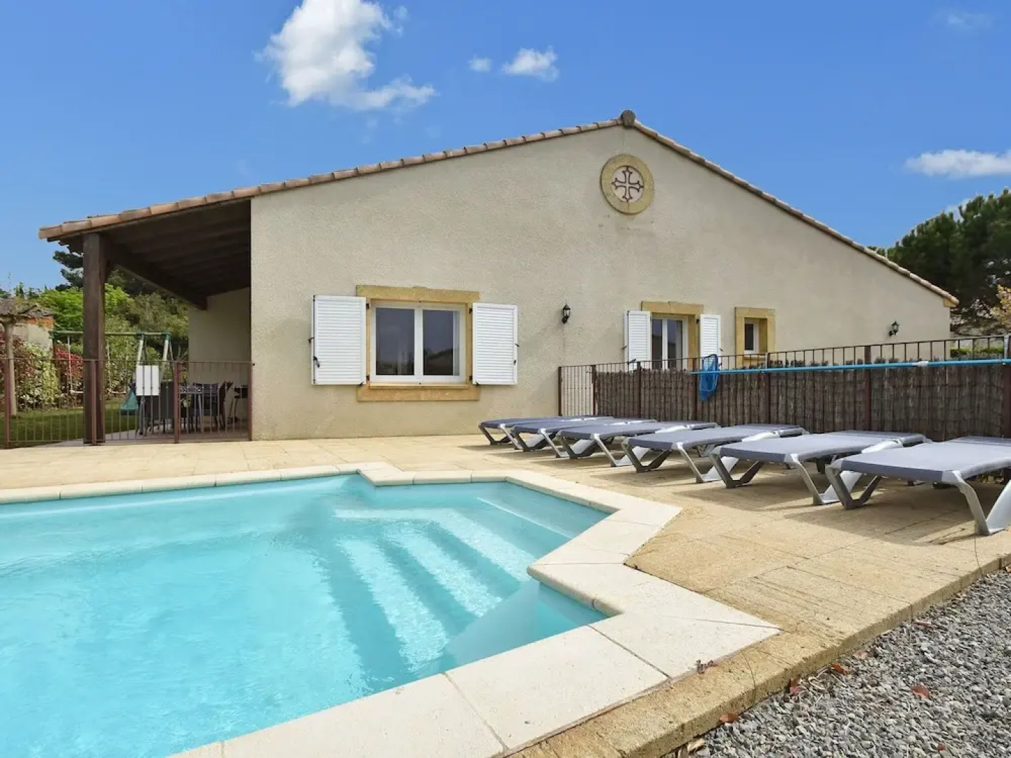 Villa with air-con, heated pool, jacuzzi, fenced garden and kids play equipment