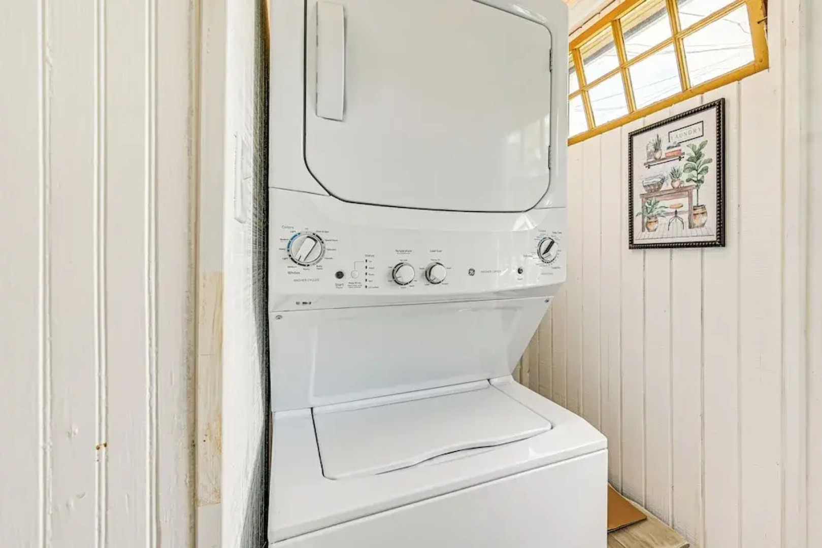 Inviting Beachfront Apartment in Hawk's Nest Beach