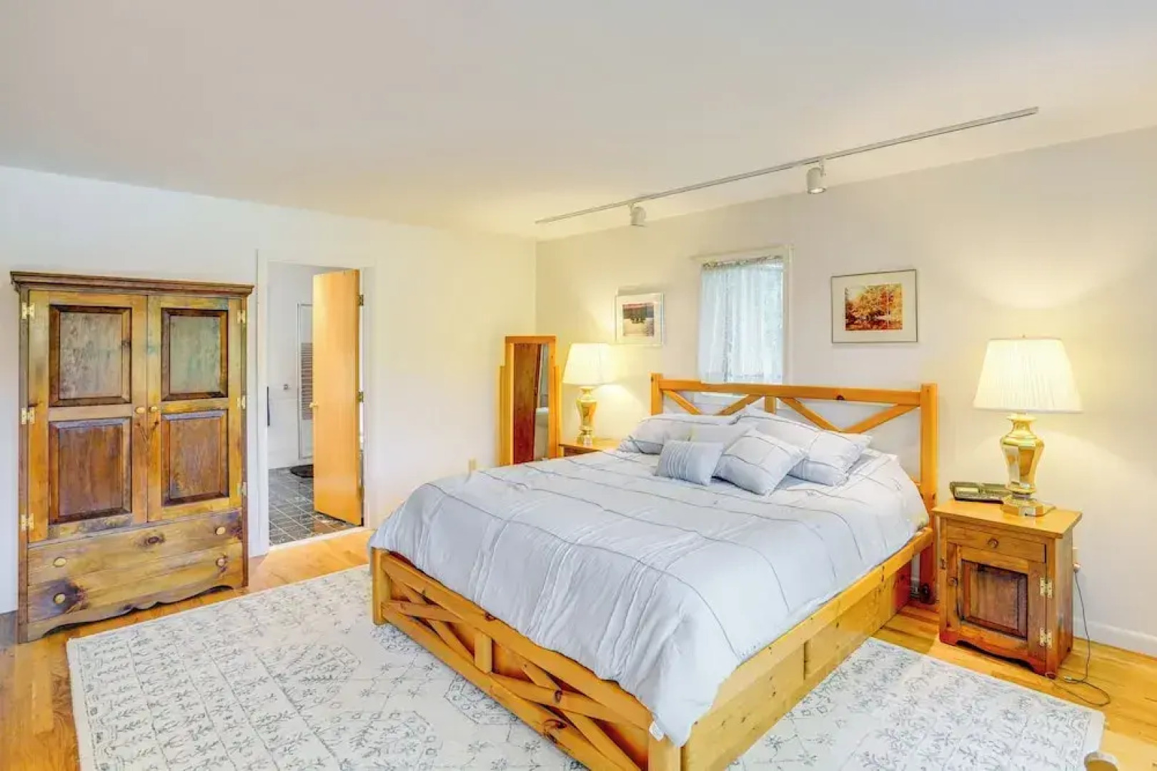 Great Barrington Lakeside Getaway w/ Kayak & Grill