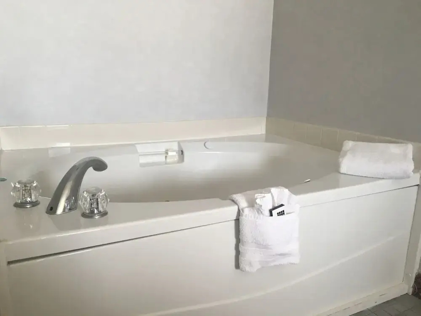 Mountain Inn & Suites - Erwin / I-26 at Exit 40