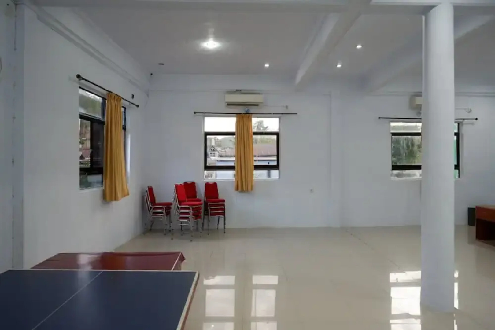 RedDoorz near Kamali Beach Bau Bau