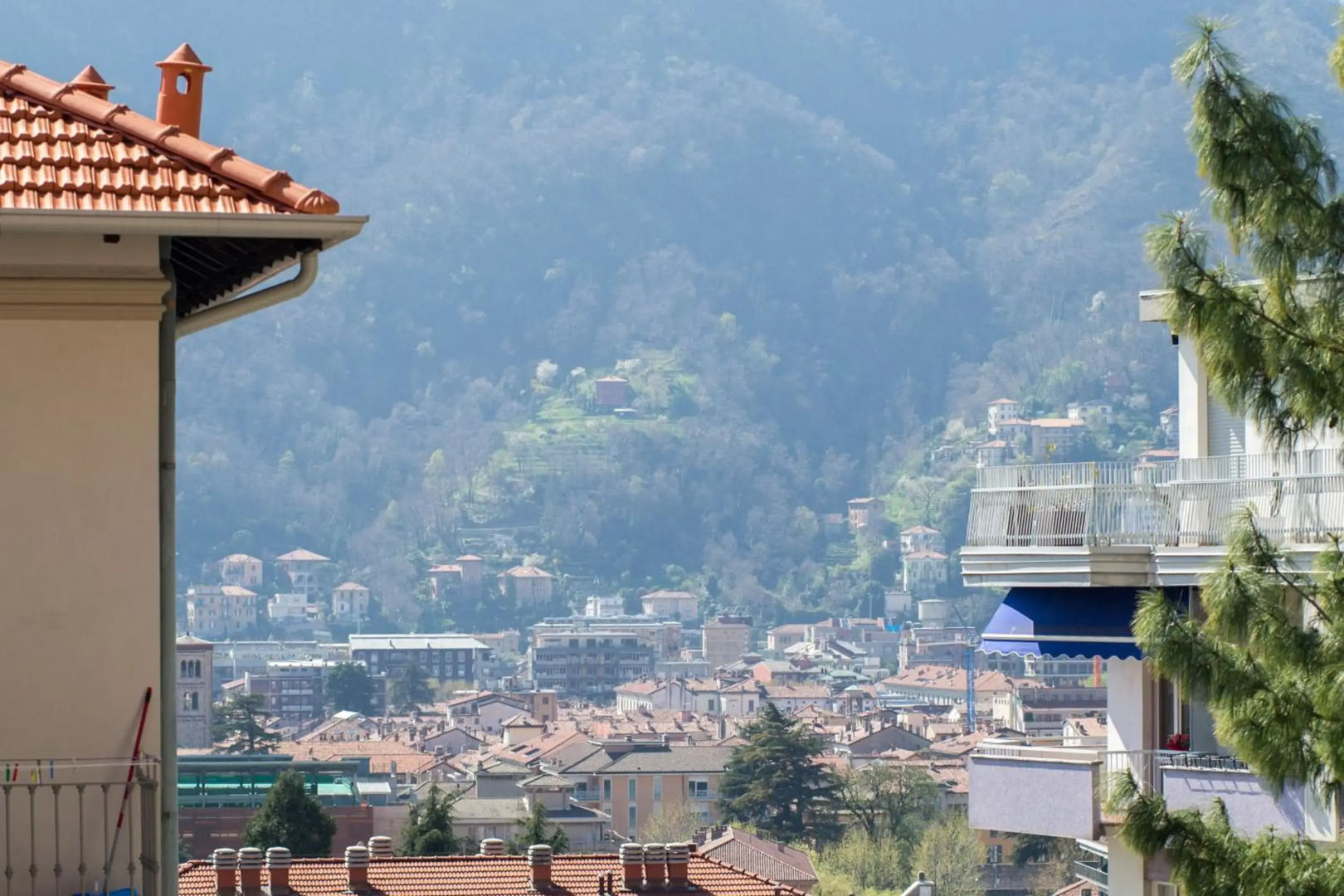 Silky House with Private Parking