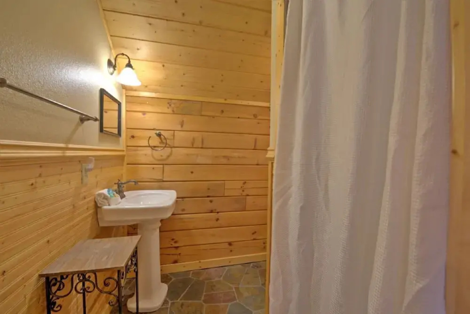 Black Bear Lodge at Scenic Wolf Resort - 3 Br Cabin