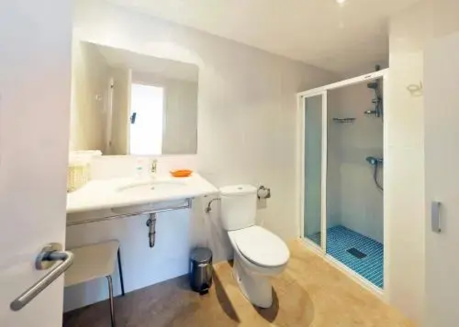 LHeretat, Hotel i Apartaments