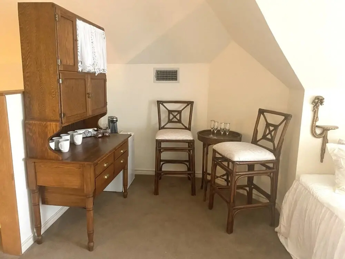 Four Winds Victorian Venue & Suites