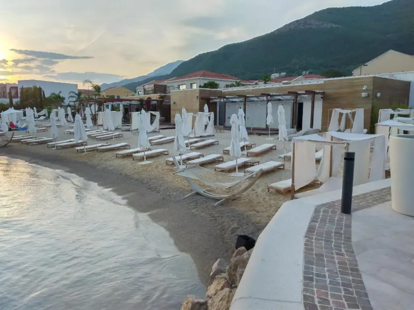 Acacia Hill Djenovici