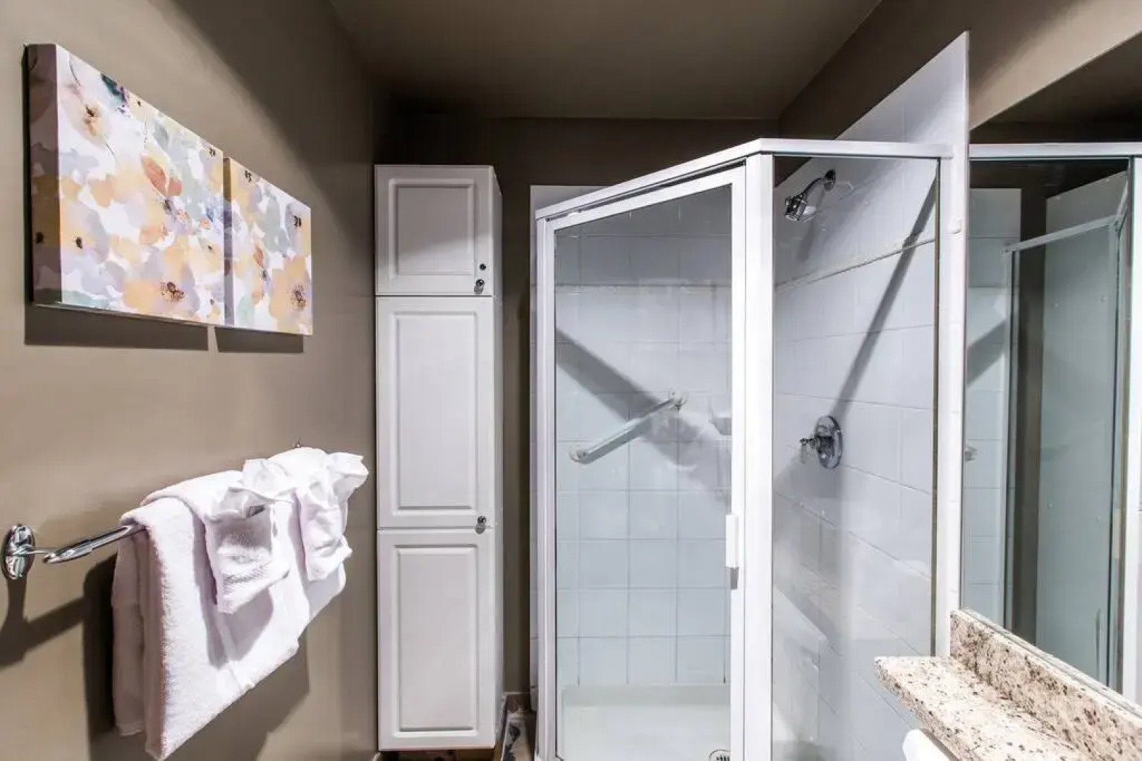 Whistler Village -  Best location - spacious - Village stroll - Walk to lift - bars - restaurants - grocery store - liquor store Deer Lodge 341