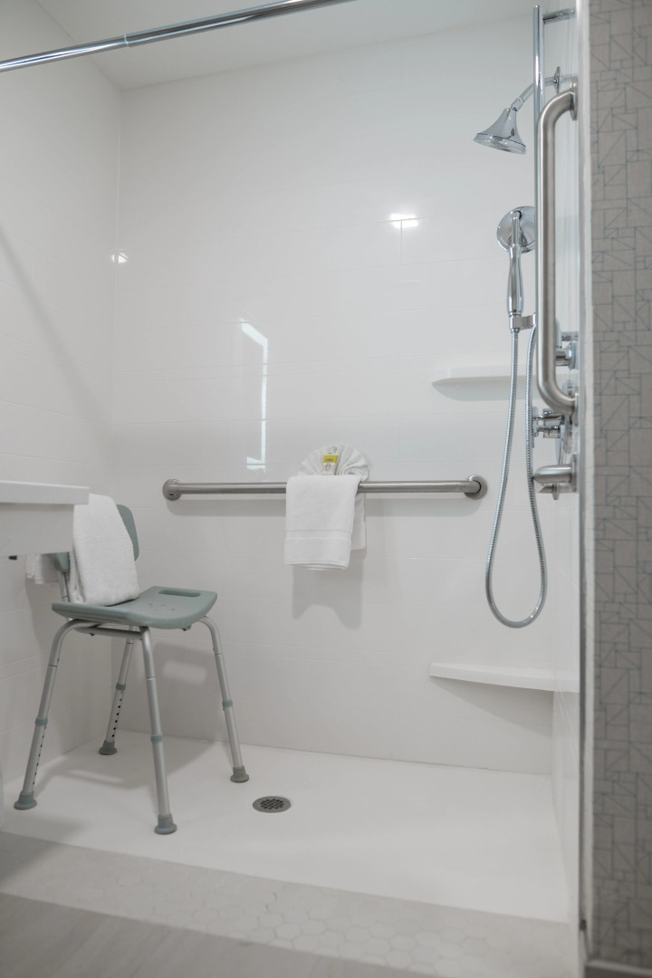 Holiday Inn Express & Suites Lake Forest by IHG