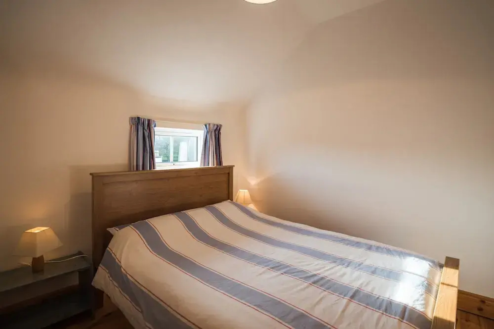 Dunfanaghy - Sea Views- in Village - Parking