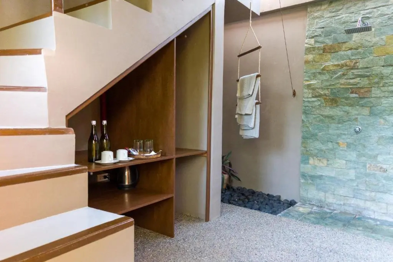 Nakabalo Guesthouse & Restaurant